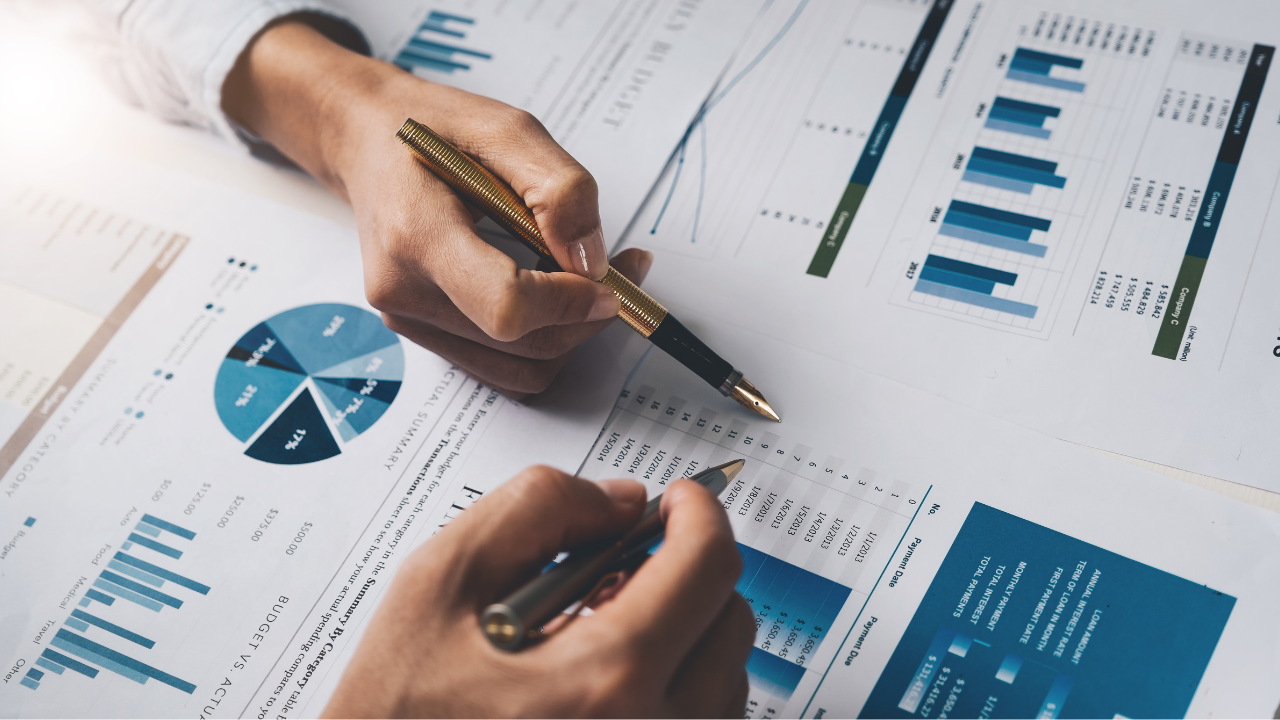 クリエイティブ思考をベースに経営者視点、従業員視点で伴走します。実行力あるブレーンが本質課題を特定します