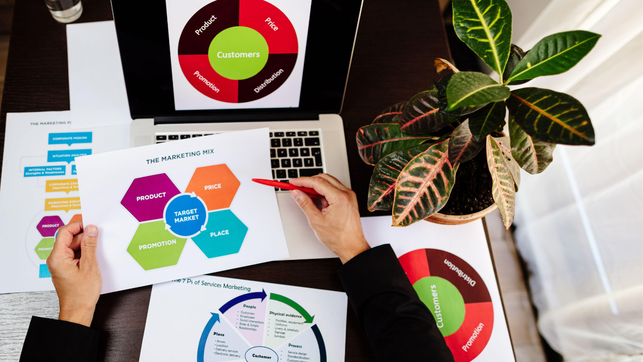 マーケティングと技術、伝統性の橋渡しとなります。ノーコードツールの最適設計も高密度サポート可能です