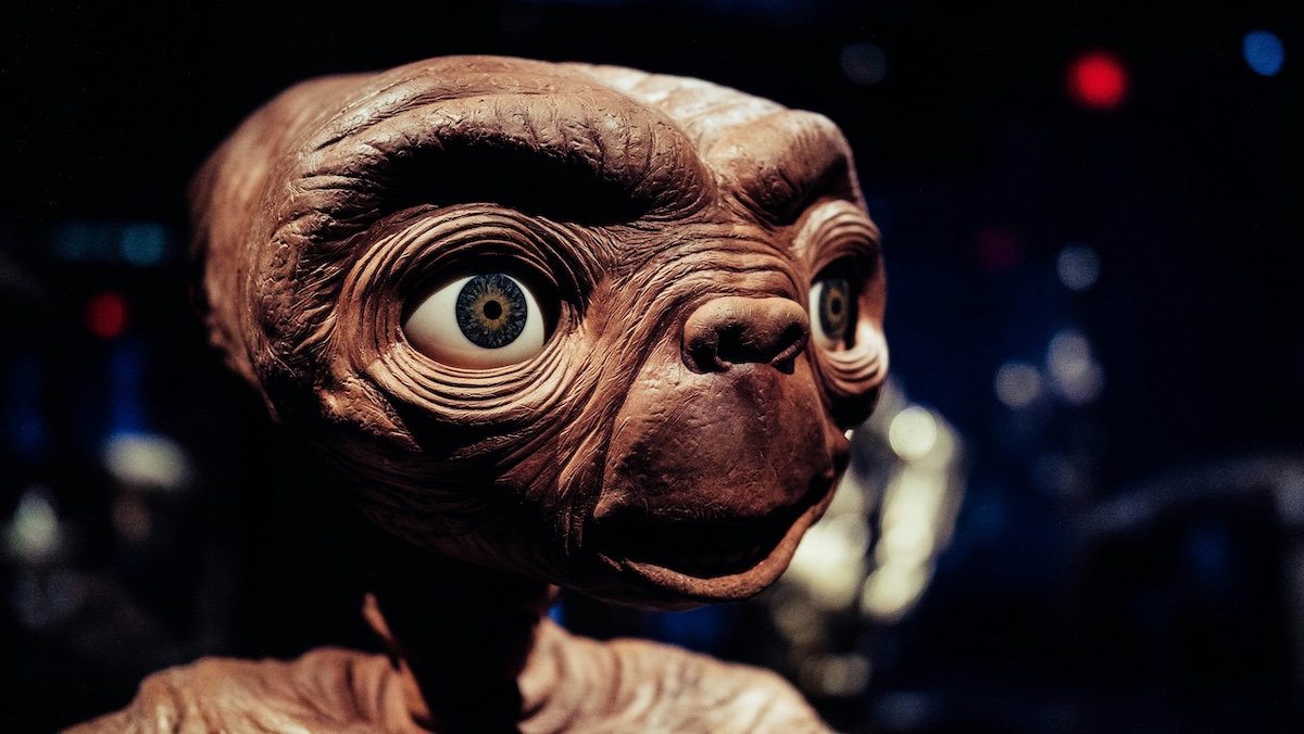 『E.T.』が40年以上愛され続ける理由 – 観客の心を操る「5つの心理的魔法」